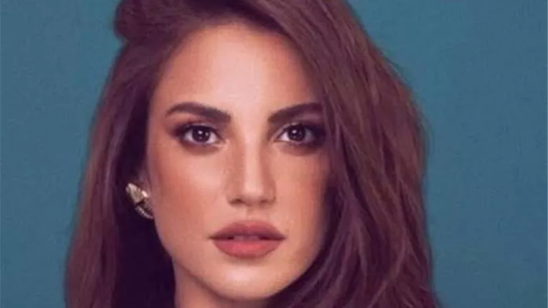بالأحمر الناري.. درة تخطف الأنظار في حفل افتتاح مهرجان الجونة السينمائي (صور)