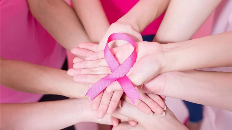 من البيت.. ازاي تعملي لنفسك فحص ذاتي للكشف عن سرطان الثدي