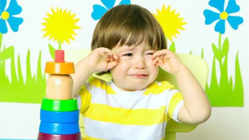 بعد واقعة طفلة الحضانة.. 5 علامات تدل على أن ابنك تعرض للعنف على يد معلمته 