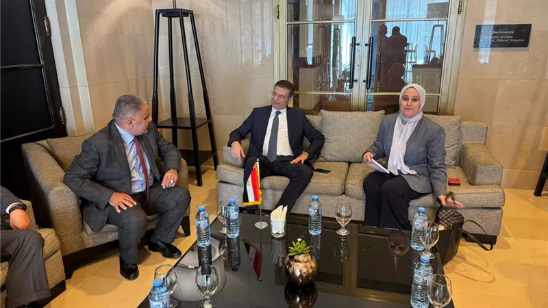 وزير الزراعة يجتمع مع نقابة مصدري الخضر والفواكه بالأردن