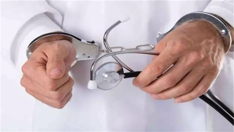 «والدي ذئب بشري».. طبيب نساء أمام المحكمة بتهمة زنا المحارم
