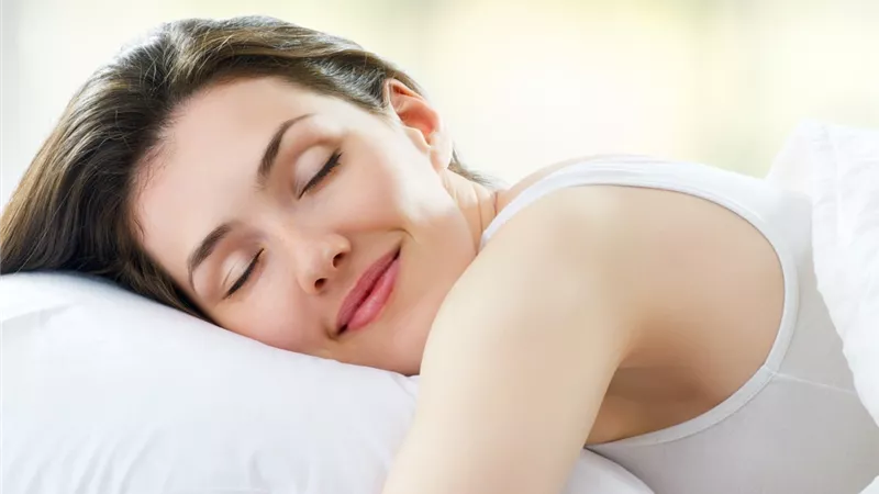 6 فيتامينات تساعدك على تحسين جودة نومك