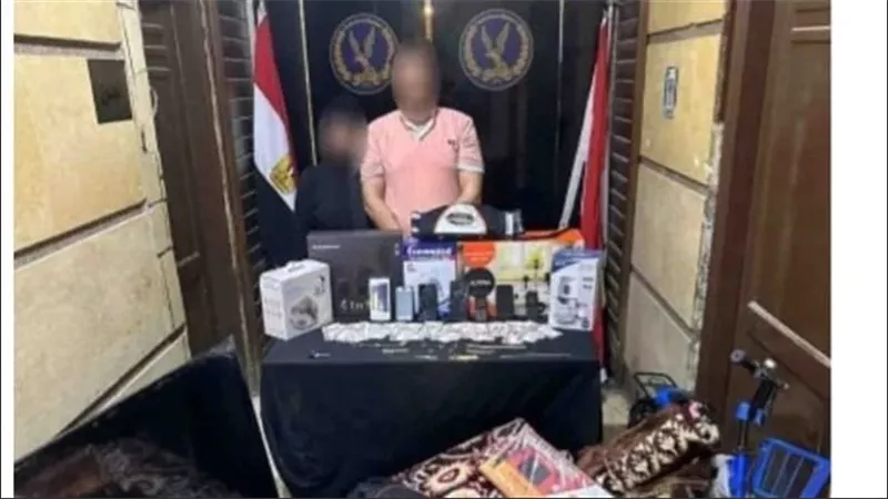عصابة «حمادة وتوتو».. سقوط رجل وزوجته تخصصا في سرقة كروت الفيزا من المواطنين