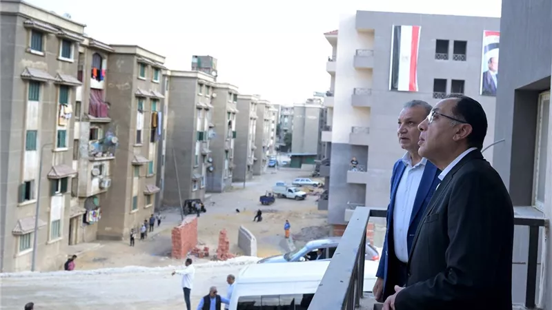 بالصور.. مدبولي يتفقد مشروع إنشاء مجمع الورش الحرفية والسكن البديل بمنطقة شمال الحرفيين بالدويقة