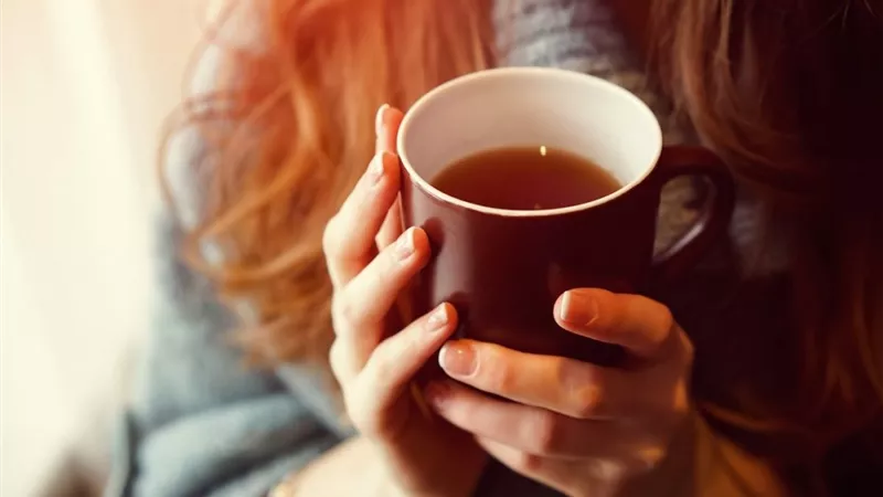 8 أنواع من شاي الأعشاب تساعدك في علاج الإمساك
