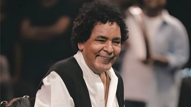 تطورات جديدة في الوضع الصحي للفنان محمد منير  