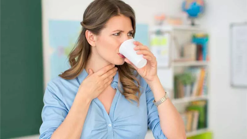 4 مشروبات منزلية فعالة تخلصك من احتقان الحلق