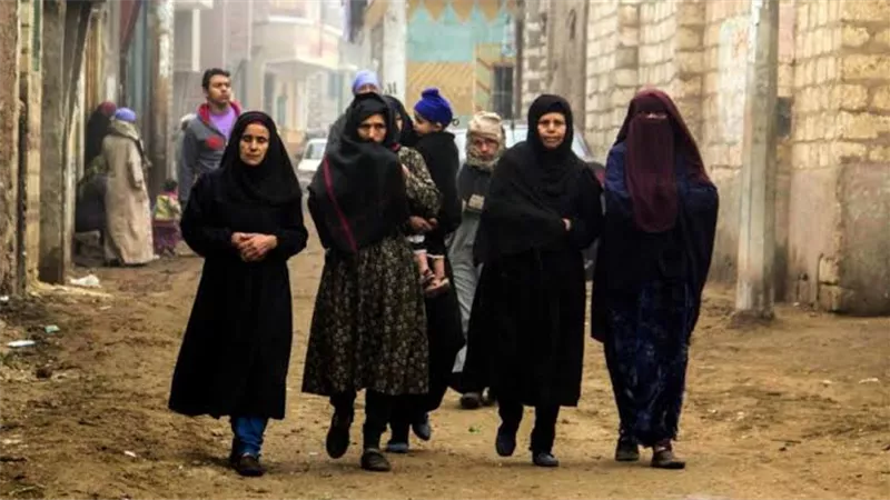 فرض الحجاب الإلزامي على نساء ليبيا يشعل الجدل عبر منصات التواصل.. والعفو الدولية ترد 
