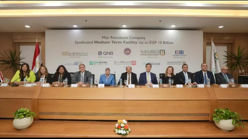 البنك الأهلي يقود تحالفاً بنكياً بمشاركة ثمانية بنوك لصالح شركة مصر للبترول