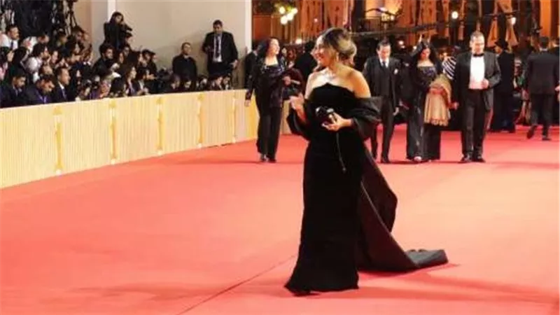 بعد وعكتها الصحية.. هند عبد الحليم تخطف الأنظار في مهرجان القاهرة السينمائي