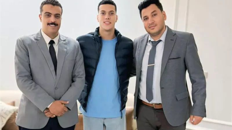 بالصور.. جلسة التصالح بين فرد الأمن وإمام عاشور بحضور والد اللاعب
