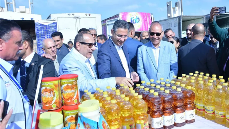 بالصور.. وزير التموين يفتتح سوق اليوم الواحد بمدينة نصر