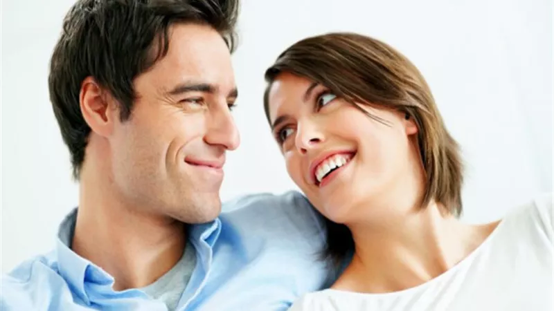 4 علامات تكشف أن خطيبك سيحافظ عليك