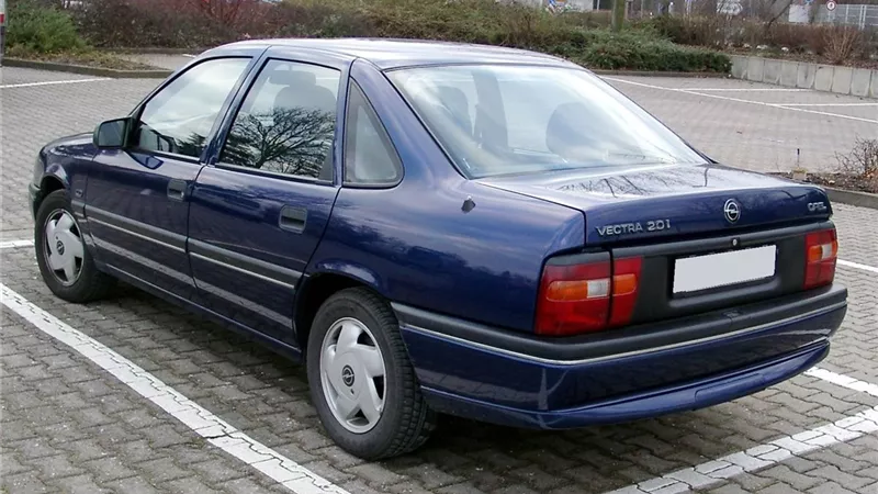 بمفهوم الفبريكا.. مواصفات سيارة أوبل فيكترا 1995 المستعملة 