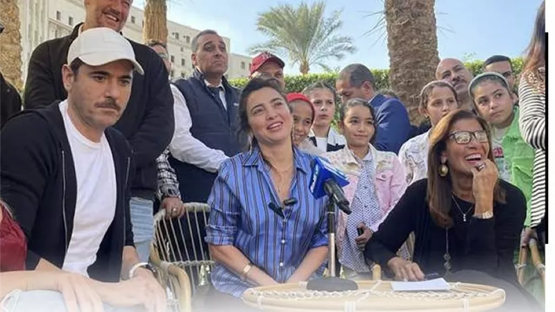 كيف دعم أحمد عز «ساندرا نشأت» في مشروعها «في المدرسة»؟  