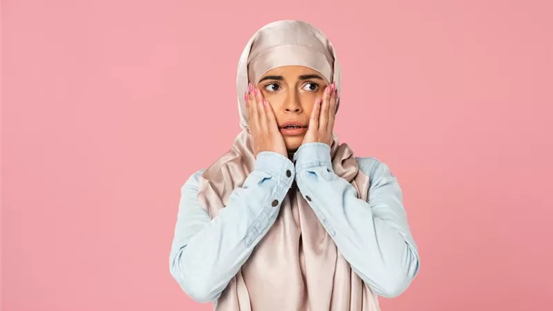 زوجة أخي تخونه.. هل أخبره أم أصمت؟