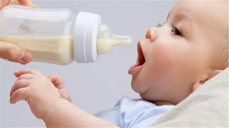 الصحة تكشف مفاجأة عن استخدام الببرونة وعلاقاتها بالتهابات الأذن عند الأطفال