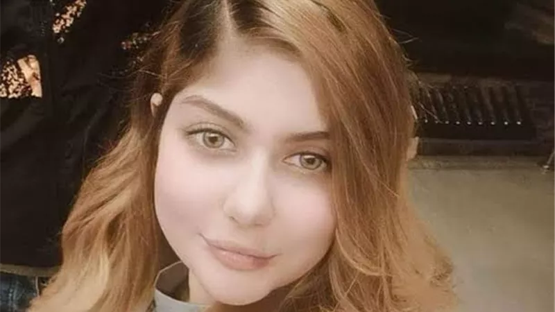 مذيعة قناة الشمس إسراء خطاب تخلع الحجاب.. ومحامي يفتح عليها النار 