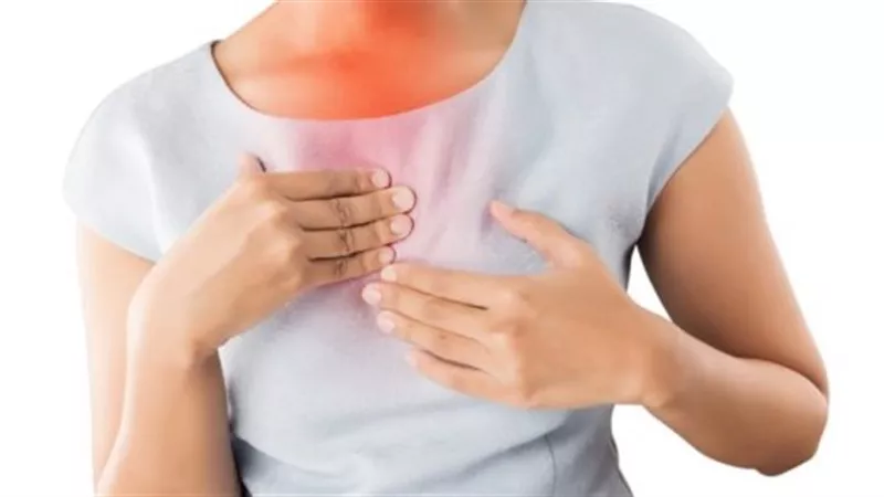 أسباب وأعراض ارتجاع المريء.. مشروبات تخلصك من الألم