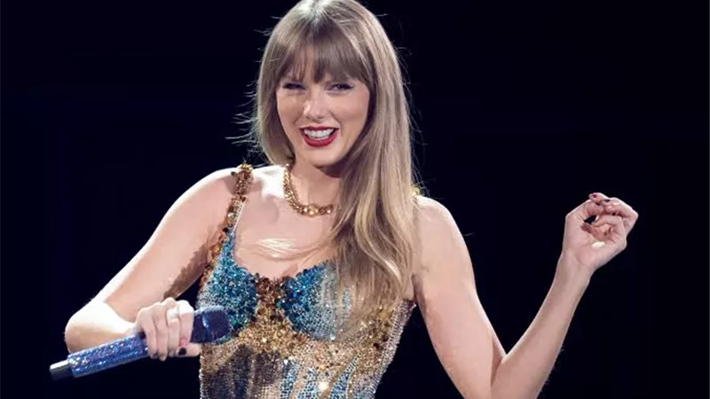 محبي تايلور سويفت يطلبون منها طلب غريب في حفلها الأخير.. ما هو؟ 
