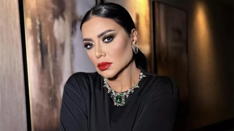 رانيا يوسف تهاجم منتقدي ملابسها: يعني أيه بثير الجدل    