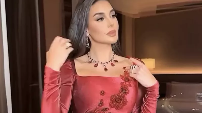 ياسمين صبري بإطلالة منفردة وأنيقة في مهرجان البحر الأحمر السينمائي (صور)
