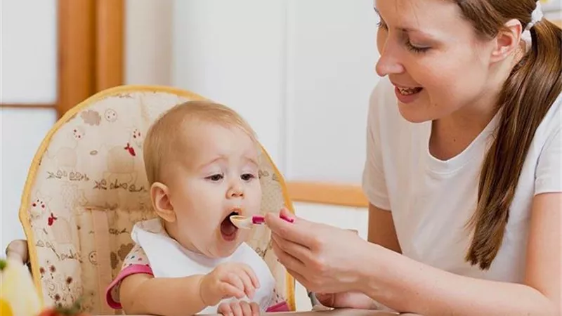الصحة تحذر الأمهات من تناول الأطفال هذه الأطعمة