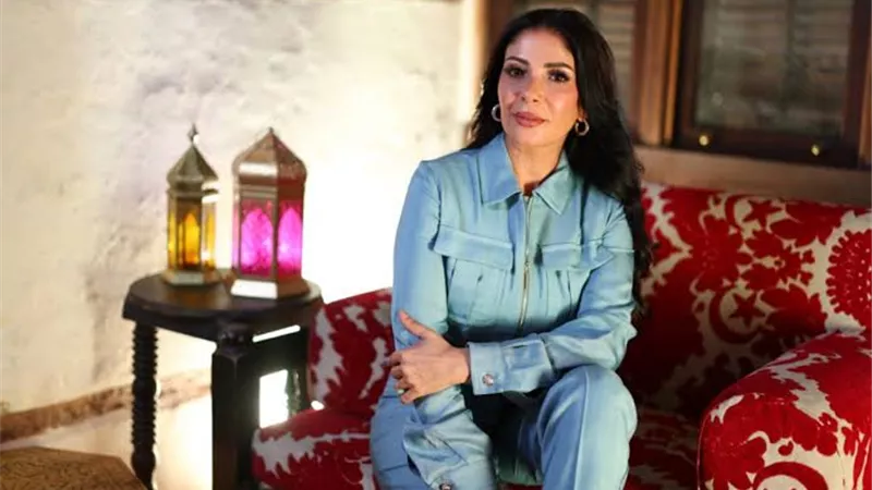 سر انهيار منى زكي من البكاء في ندوة مهرجان البحر الأحمر السينمائي