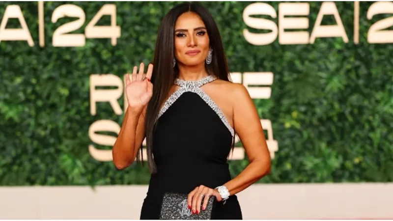 زينة تكشف عن ما دار بينها وبين فنانة عالمية في مهرجان البحر الأحمر السينمائي