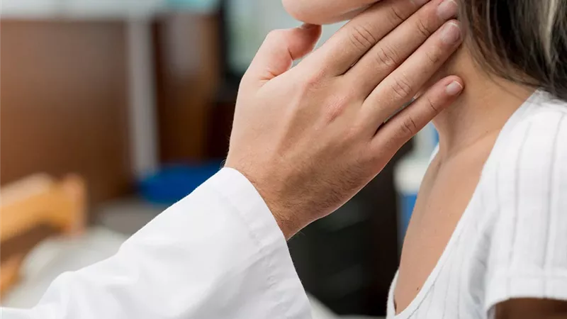 أعراض التهاب الحلق العقدي وطرق علاجه 