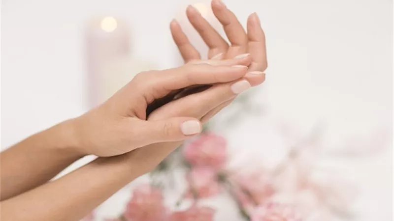 للجنس الناعم.. 4 أنواع من السكراب لتنعيم اليدين في الشتاء