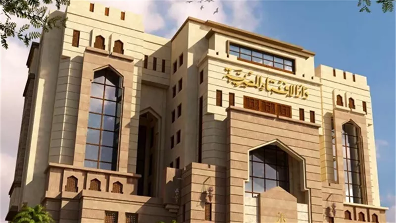 هل استخدام الرموش الصناعية والشعر المستعار حرام؟.. الإفتاء ترد