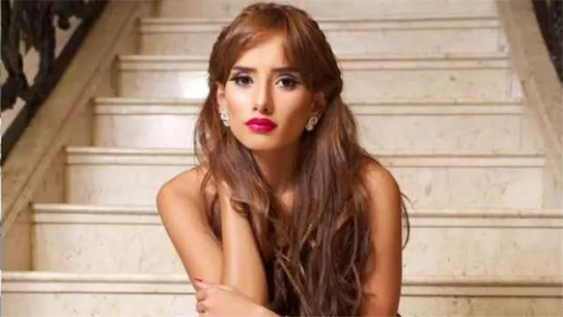 زينة تكشف سر اتهامها بالجنون ورحلة ولادتها الصعبة بأمريكا (فيديو) 