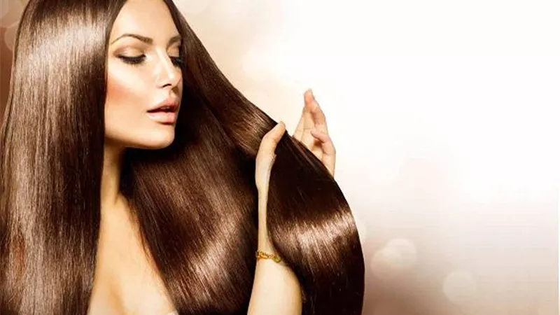 للتخلص من تساقط الشعر.. إليك فوائد زيت إكليل الجبل