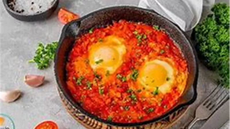 طريقة عمل البيض بالطماطم بخطوات سهلة