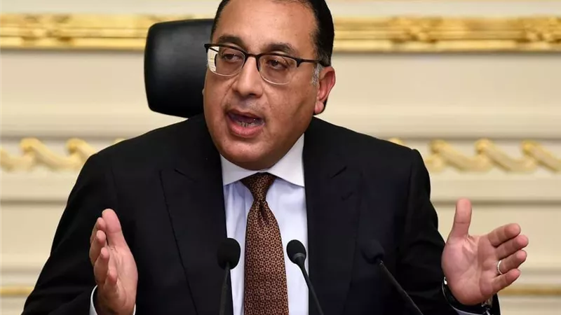 رئيس الوزراء يصل المحلة الكبرى لتفقد مصانع الغزل والنسيج بعد رفع كفاءتها