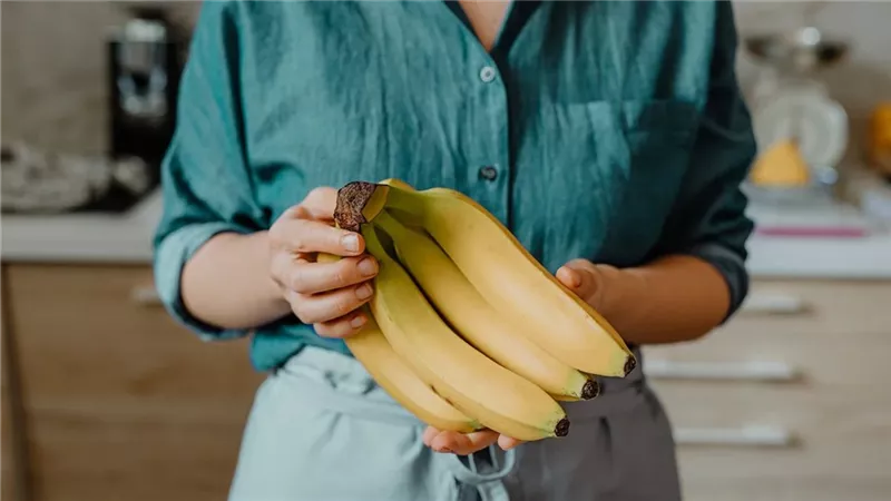 لصحة جهازك الهضمي.. 7 أطعمة لا يجب تناولها مع الموز