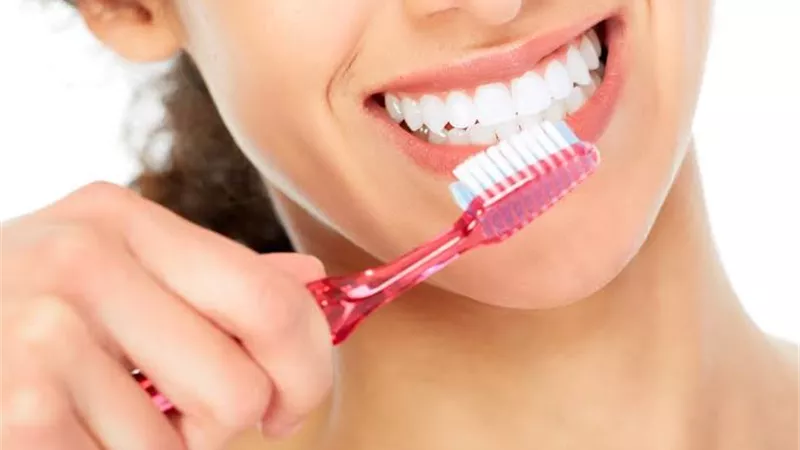 الصحة تكشف 4 عادات يجب تجنبها لحماية أسنان الأطفال