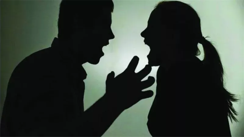 زوجة تكشف كيف تحولت حياتها إلى جحيم بعد الزواج؟