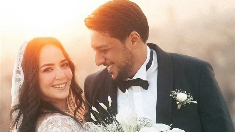 أشرف عبد الباقي أبرز الحضور.. سارة درزاوي تحتفل بزفافها في أحضان القلعة 