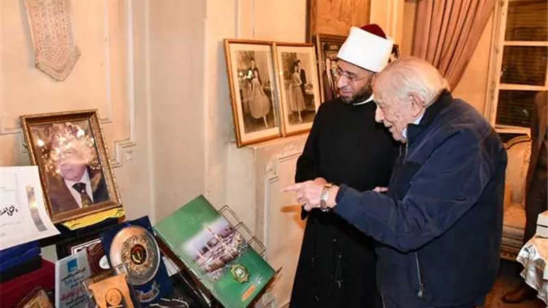 سر زيارة وزير الأوقاف لمنزل رشوان توفيق.. وما العلاقة بين رؤية بالمنام ووالدة الفنان؟ 