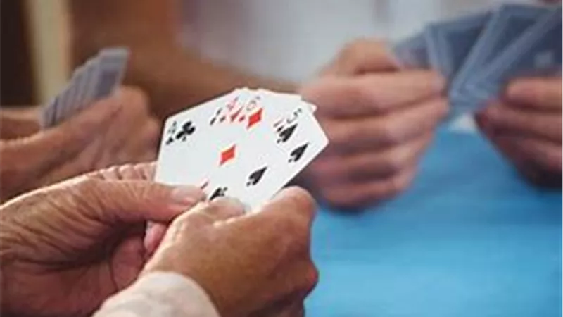 تفسير حلم الكوتشينة في منام العزباء والمتزوجة والحامل