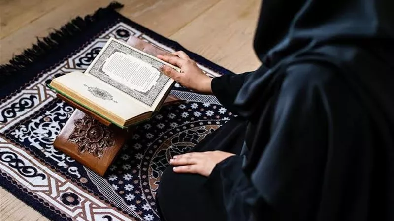 ما حكم قراءة القرآن دون وضوء؟.. الإفتاء تجيب