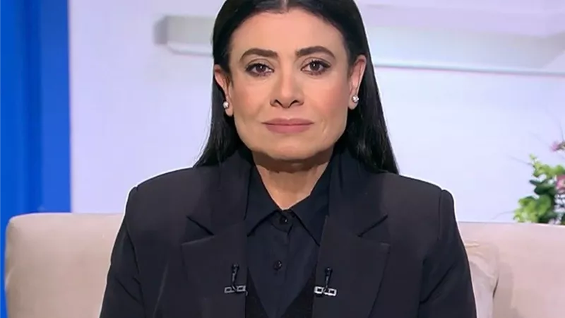 نشوى مصطفى تنفجر بالبكاء في أول ظهور لها بعد وفاة زوجها.. وهذه رسالتها (فيديو)