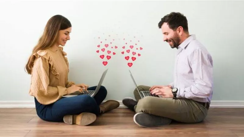 5 أفكار للحفاظ على علاقتك بخطيبك المسافر في الخارج 