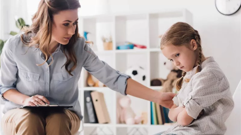 5 نصائح مهمة تساعدك في التحكم بعصبية وعناد طفلك