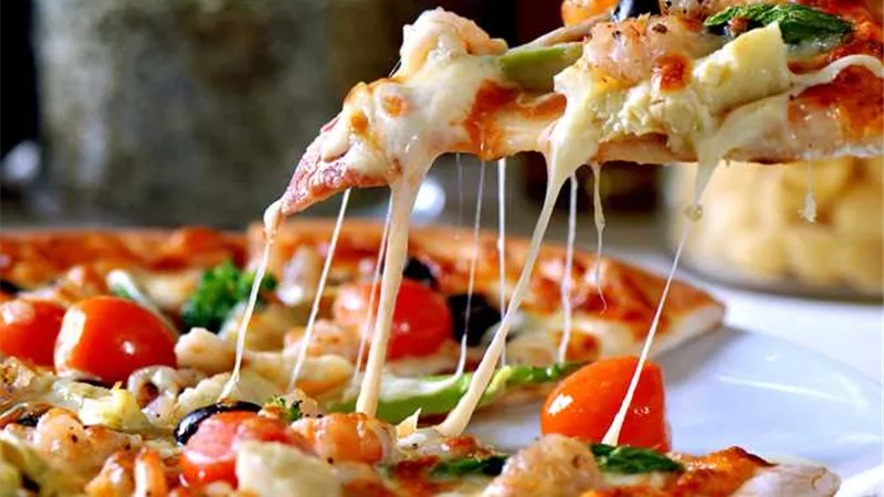 في 5 دقائق .. طريقة تحضير البيتزا بسهولة مثل المطاعم 