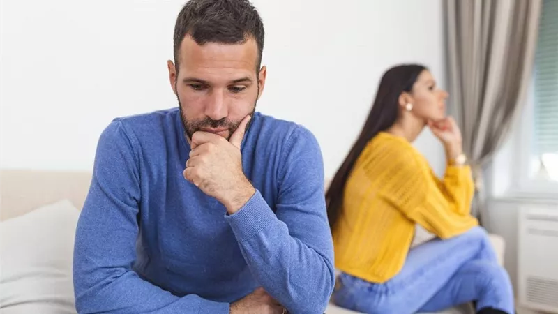 زوجي خانني بحجة أني أهملته.. ماذا أفعل؟