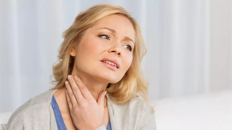 أسباب وأعراض مرض الغدة الدرقية.. ومخاطرها أثناء الحمل