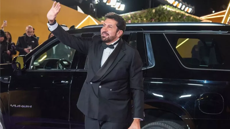ظهور نادر لزوجة هاني رمزي في حفل Joy Awards 2025